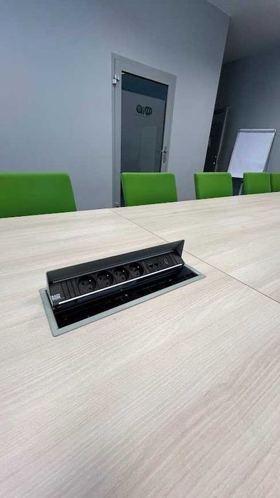 Sprzedam komplet mebli do sali konferencyjnej
