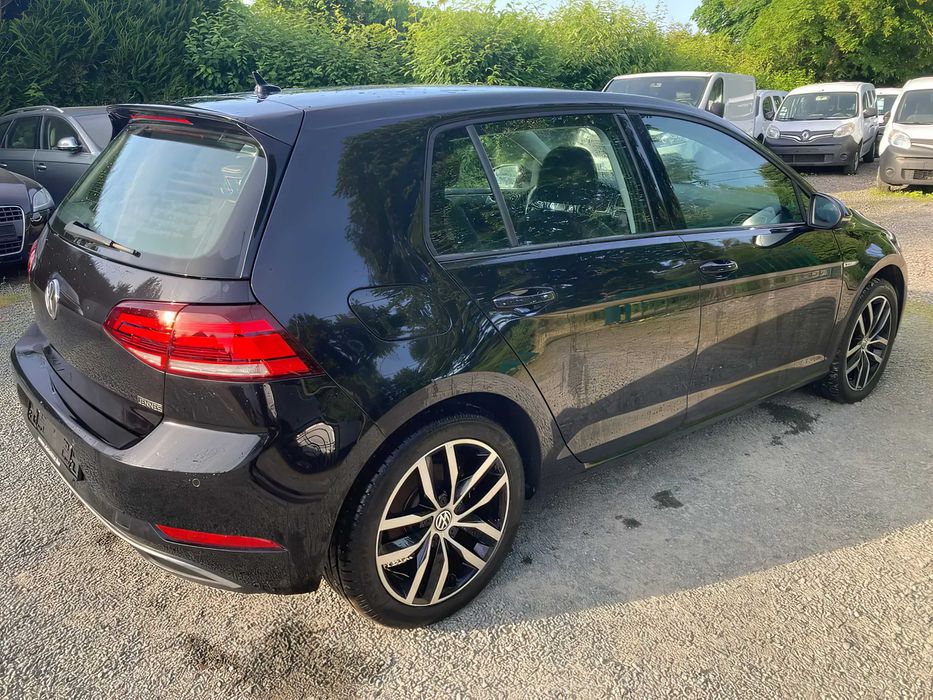 Volkswagen e-Golf      2019