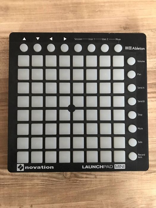 Novation Launchpad mini,midi контролер для DAW