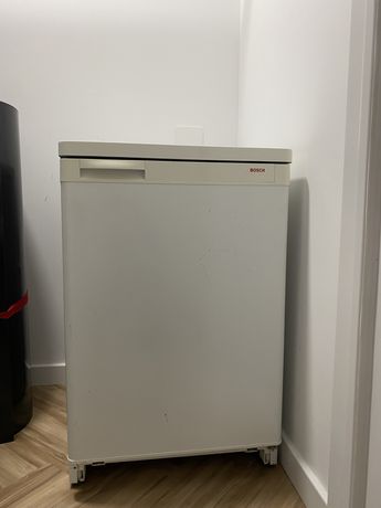 Продам мини холодильник Bosch