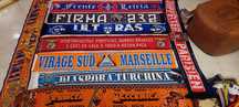 Cachecois de varios clubes e claques