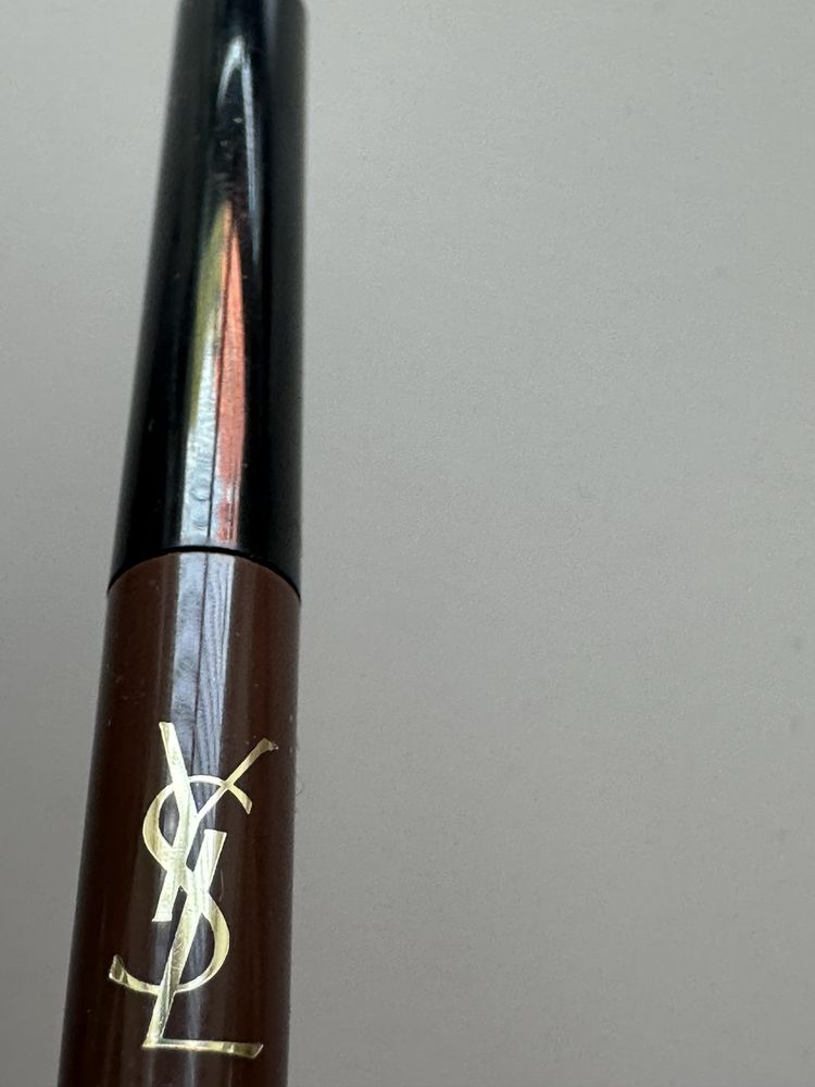 YSL Crushliner kredka w kolorze brązu