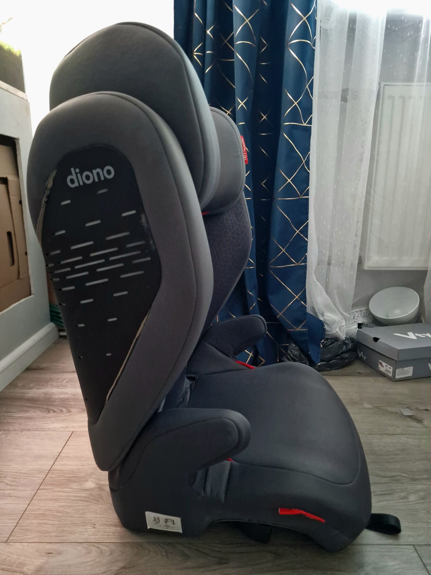 Diono Monterey 4 DXT 15-36kg Grey Dark - fotelik samochodowy