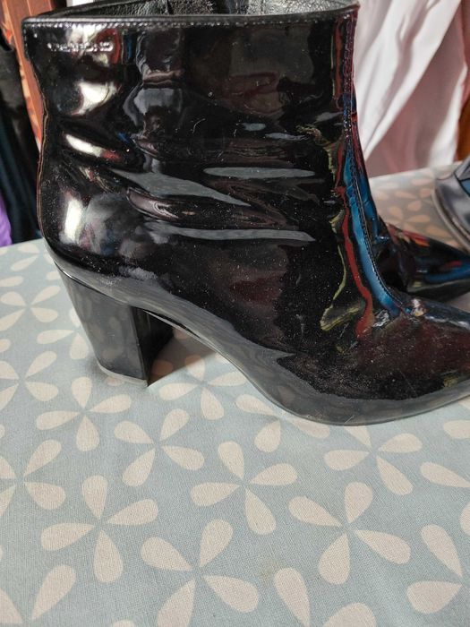 Botki lakierowane 37