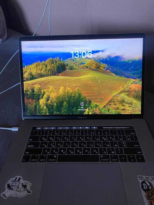MacBook Pro 2019 15,4 дюймів 1 ТБ (intel Core i9)