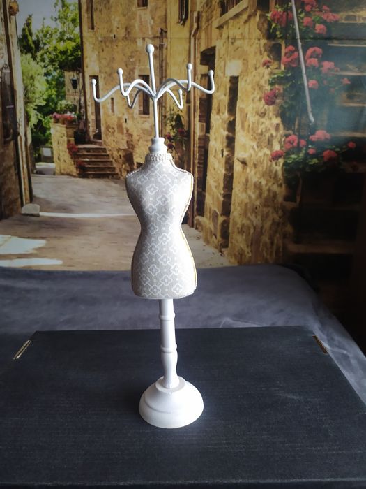 Stojak na biżuterię