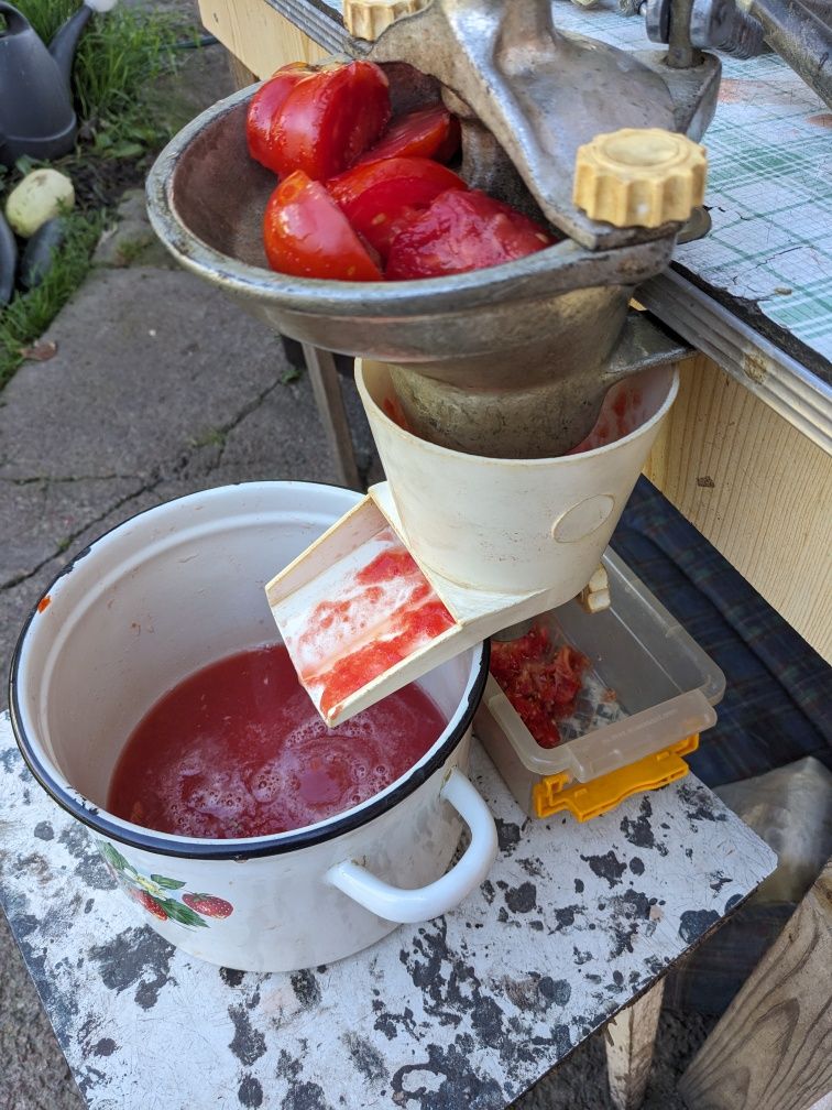 Сокодавка томатов ягод мясорубка кухонная утварь