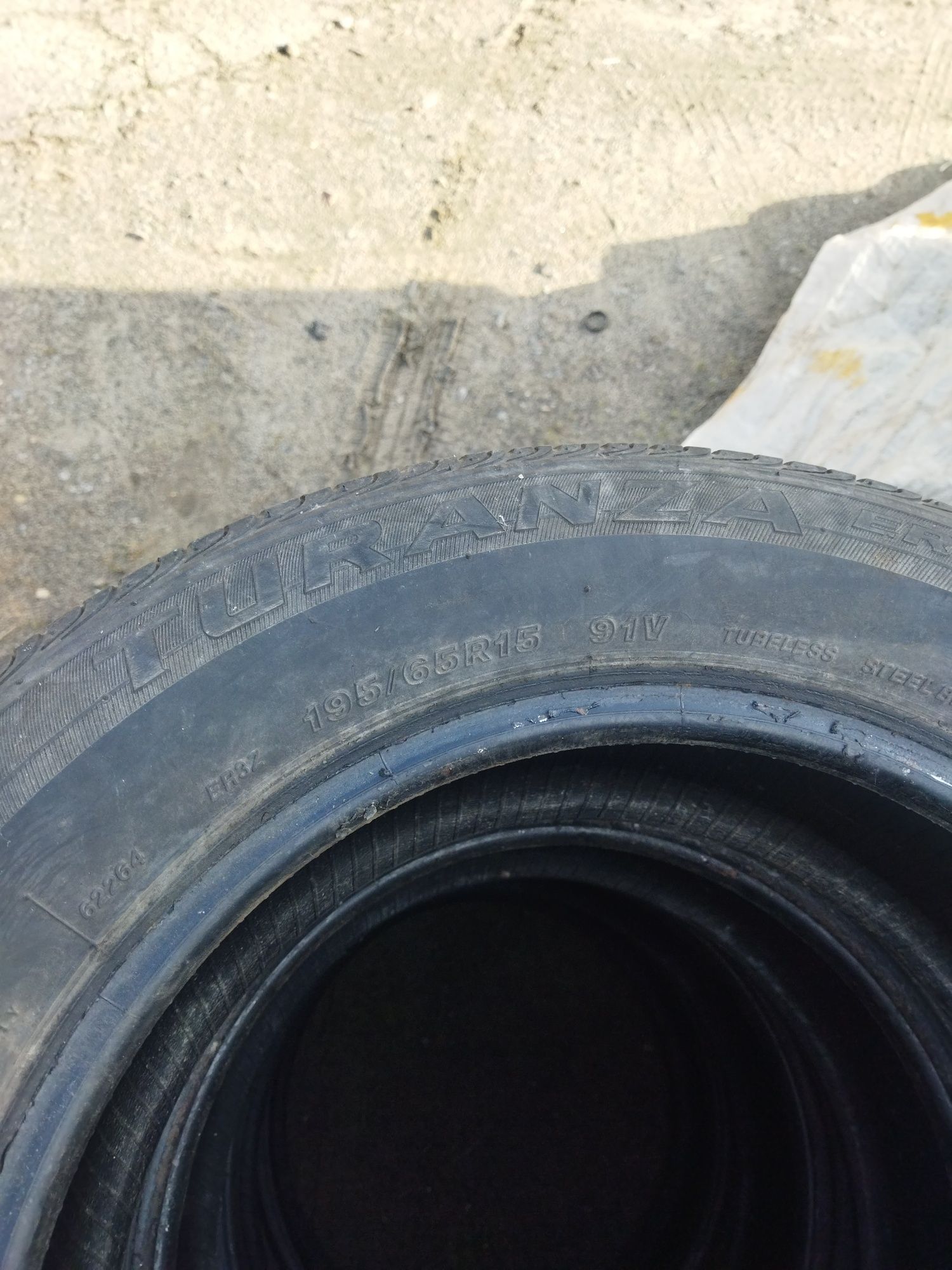 Резина BRIDGESTONE 195 65 R15 91V.2012 г.ЛЕТО