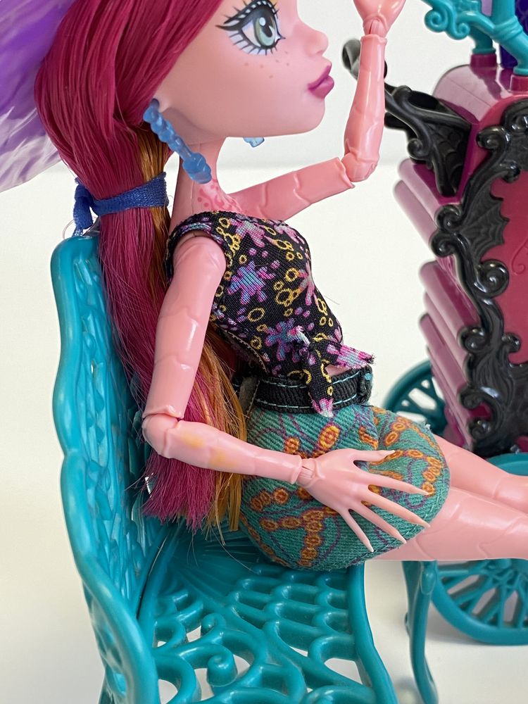 Lalka monster high Gigi Grant z kafejką i mebelkami