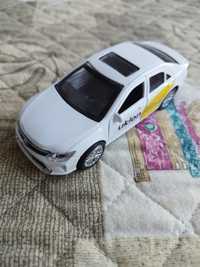 Модель Toyota Camry.