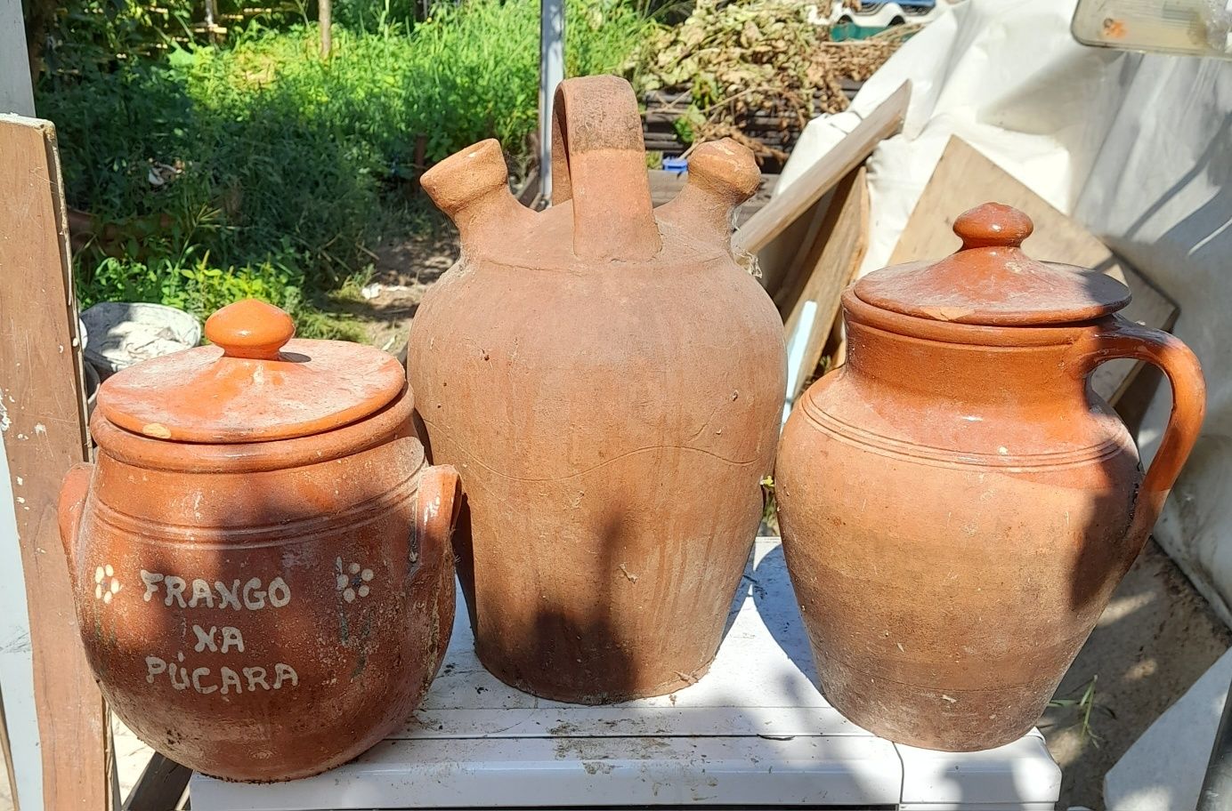 Potes  em barro talhas