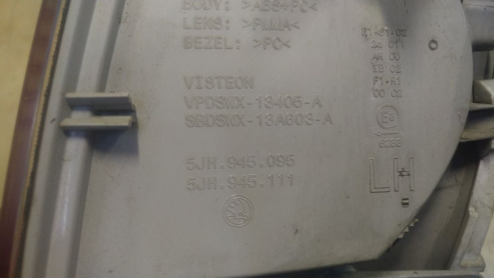 ) Skoda Rapid lampa lewa tylna HB