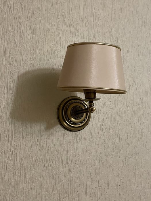 Продаю настінні та стельові люстри (комплектом)