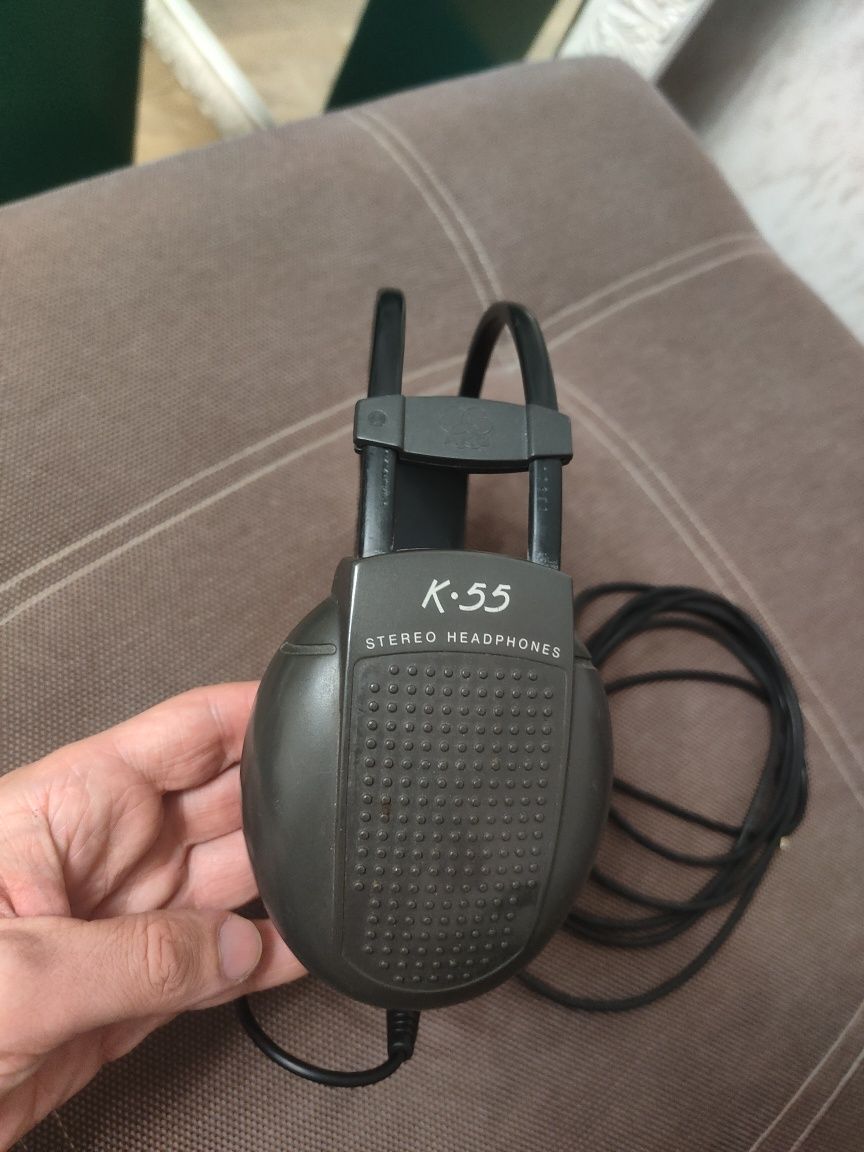Навушники AKG K-35.