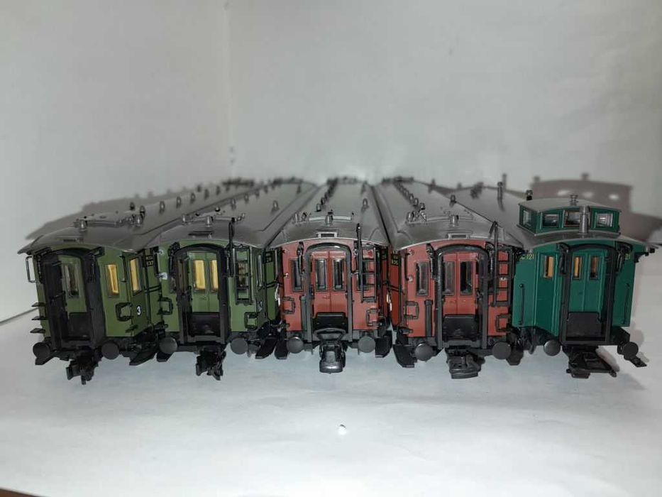 Потяг пасажирських вагонів. Roco. Залізниця Пико. Piko НО 1/87