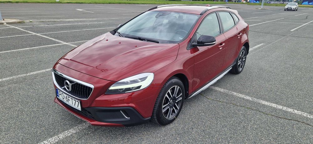 Volvo V40 Cross Country 2018 Stan IDEALNY MAŁY PRZEBIEG