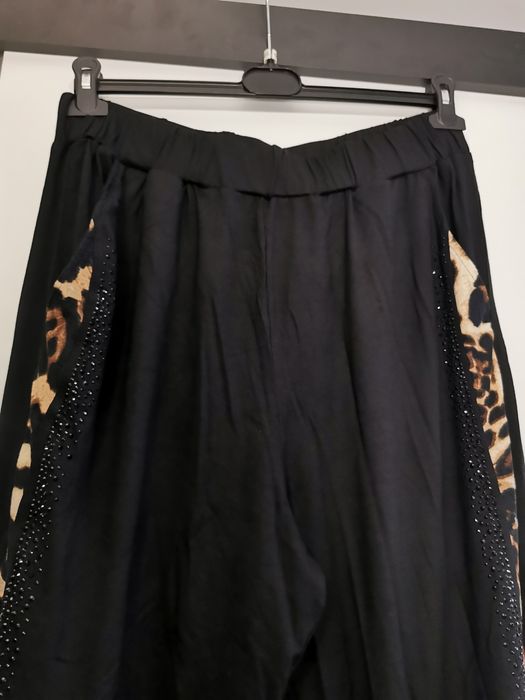 Śliczne czarne spodnie damskie lampas pantera blink blink 42/44 wiskoz