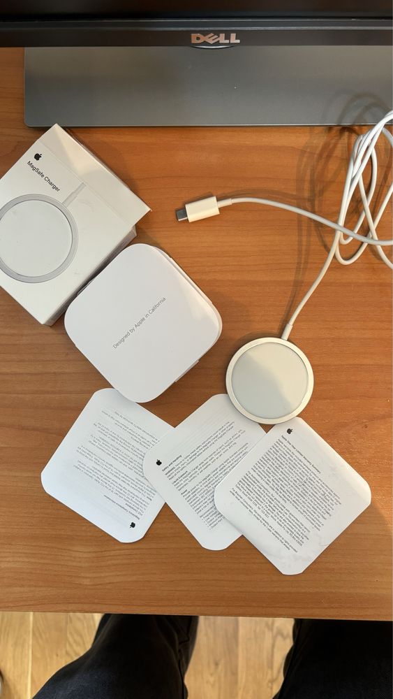 Бездротовий зарядний пристрій Apple MagSafe Charger (MHXH3)