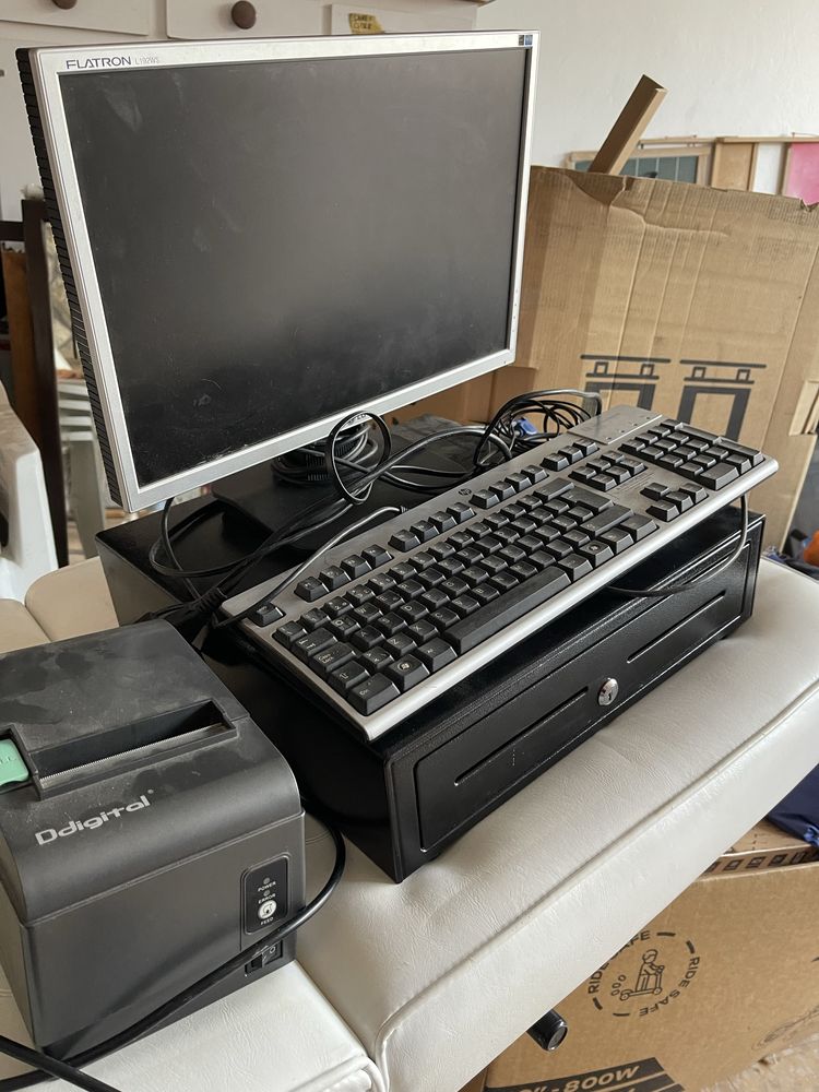 Computador c/ teclado + caixa e impressora