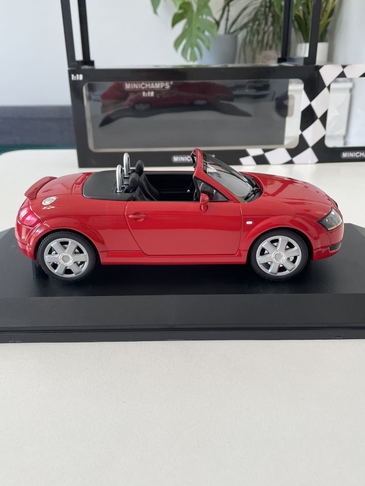 Model Audi TT Roadster 8N (1999) Quattro Red Cabrio 1/18 Minichamps