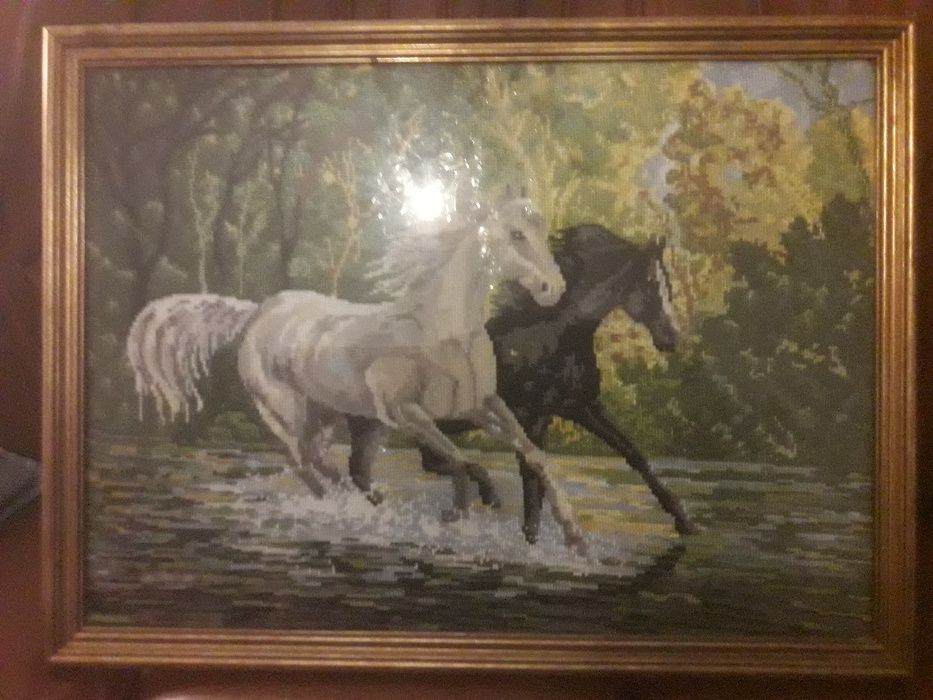 Vendo quadro em tapeçaria c/vidro