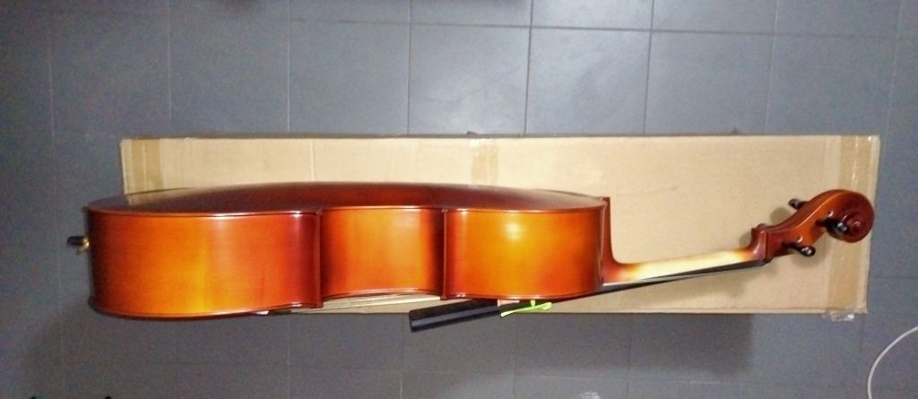 Violoncelo de madeira maciça de qualidade