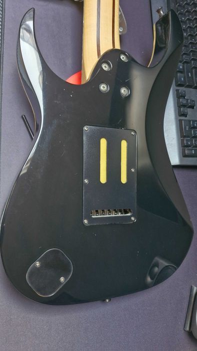 Ibanez UV777 Universe 7 strun (Steve Vai)