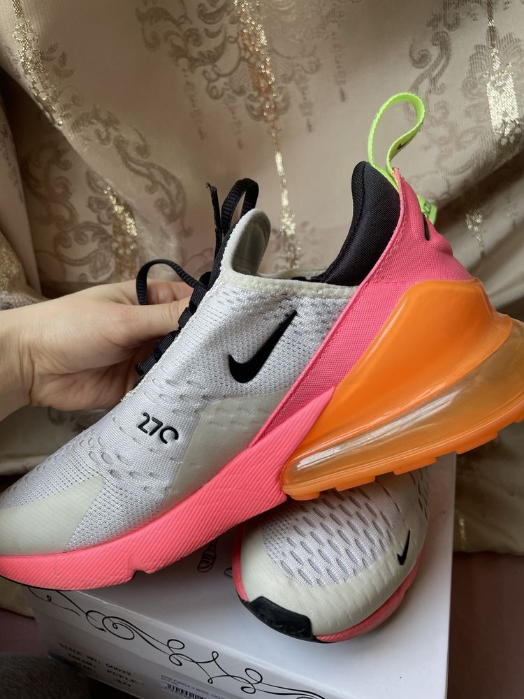 Женские кроссовки Nike air max 270