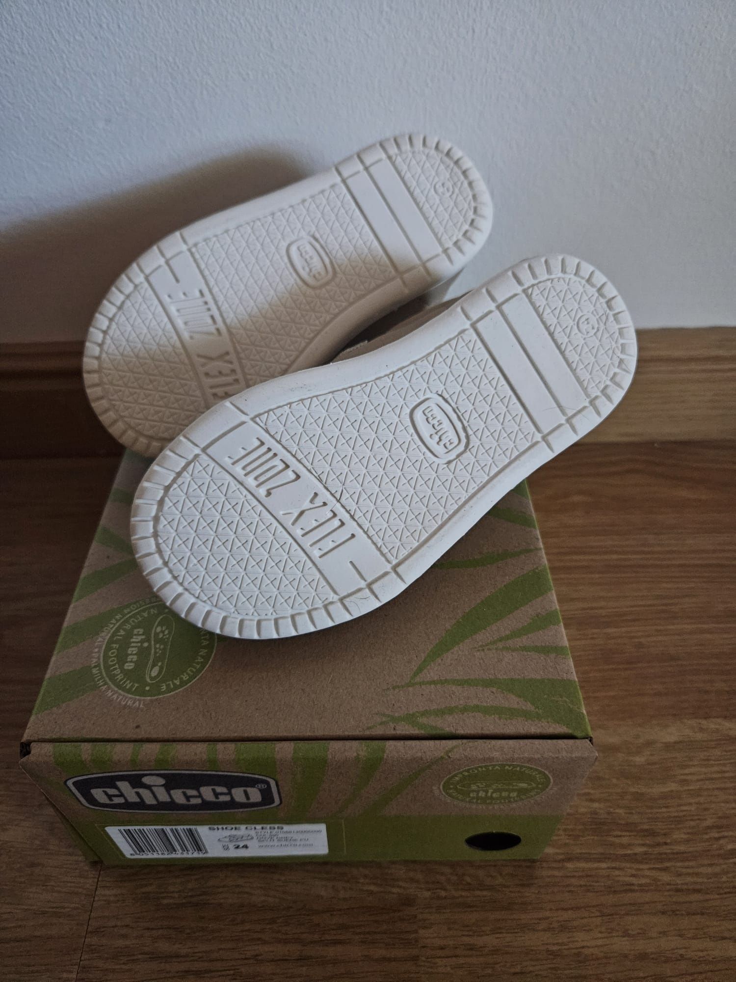 Sapatos criança da Chicco n24 novos