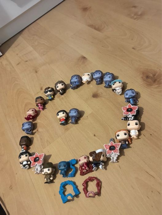 Pełna kolekcja figurek Kinder Joy Stranger Things