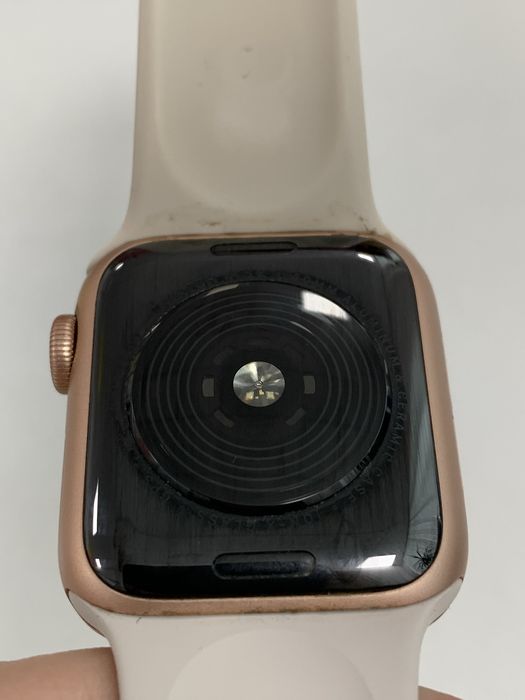 Apple Watch SE (1st Gen) 40 mm Rose Gold Aluminium & Ceramic Case б/у