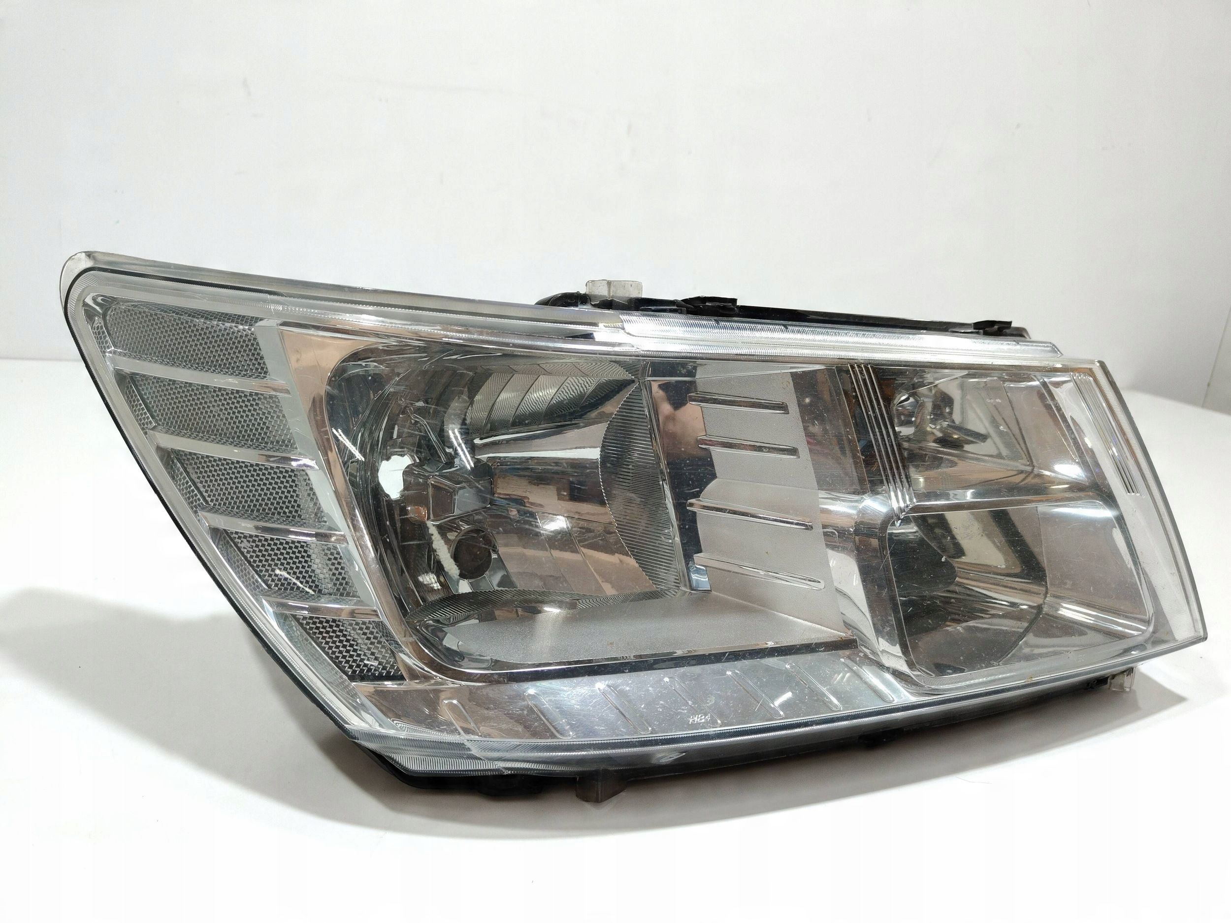 Fiat freemont Journey 08- Lampa Prawy przód