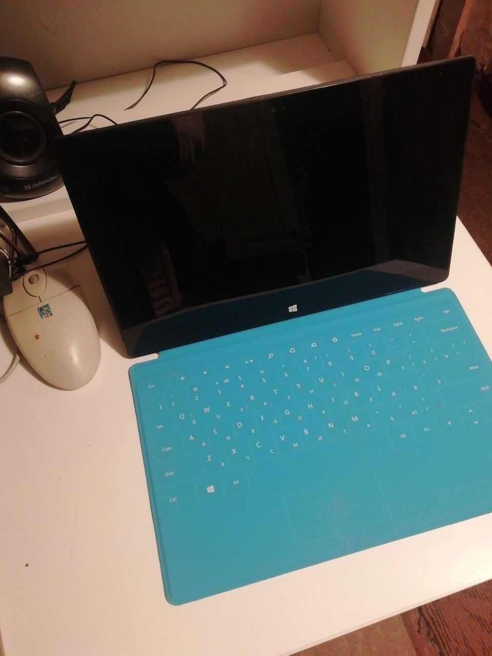 Планшет Microsoft Surface зі з'ємною клавіатурою