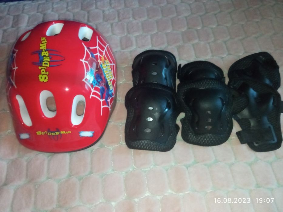 Шолом та захист для роликів, скейтів, велосипедів