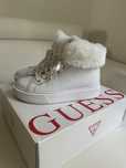 Buty białe futerko Guess 37