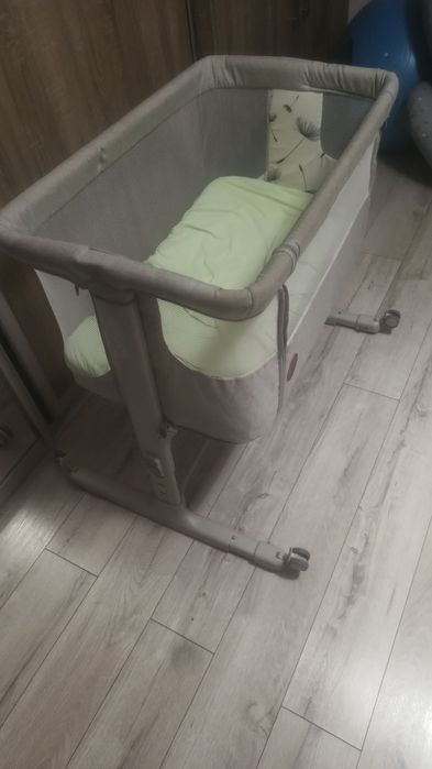 Łóżeczko dostawne , bujane , na kołach ,