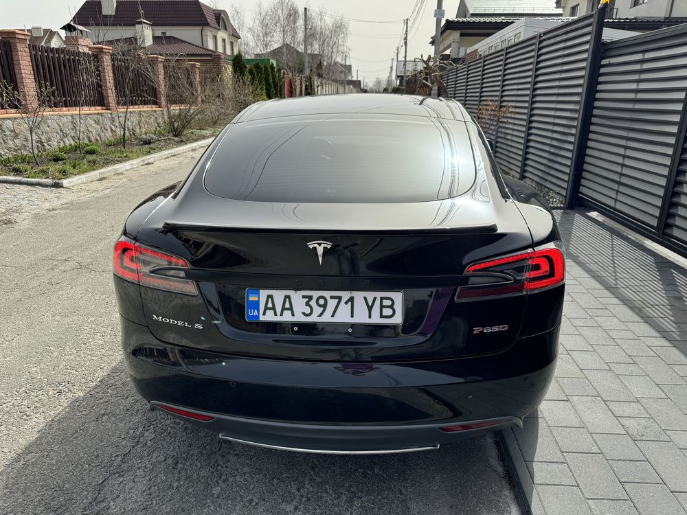 Tesla model s p85d