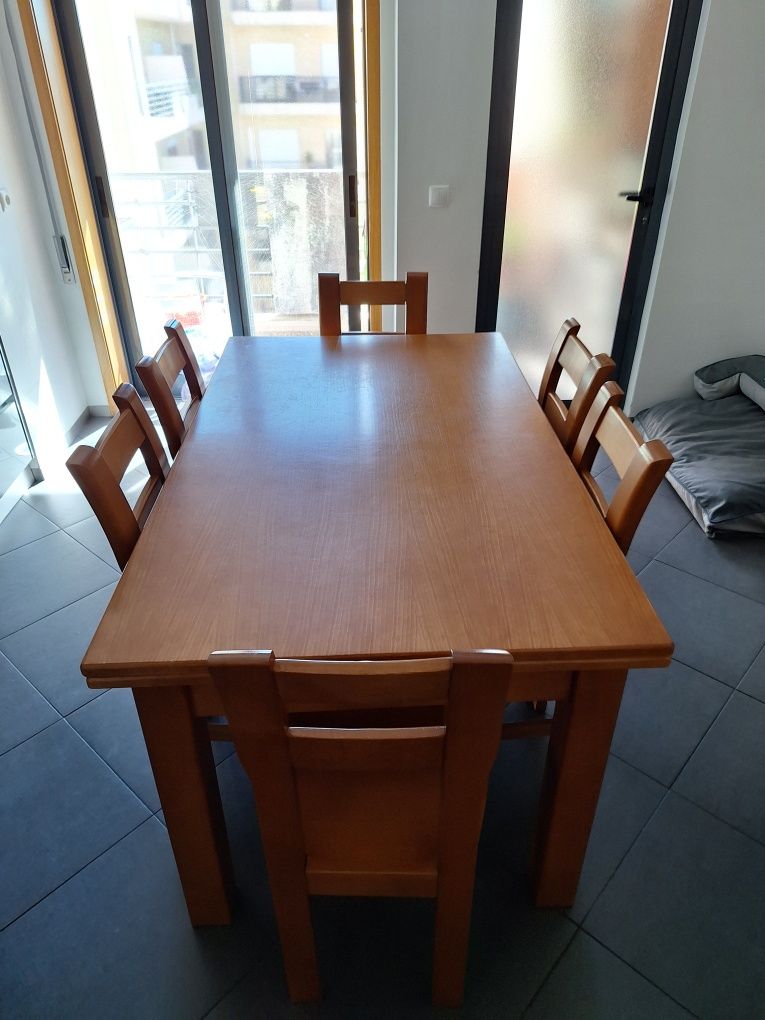 Mesa de Cozinha e Cadeiras