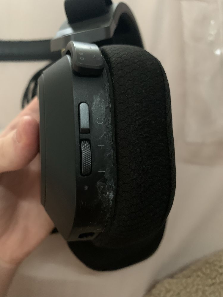 Навушники Corsair HS80 RGB Wireless