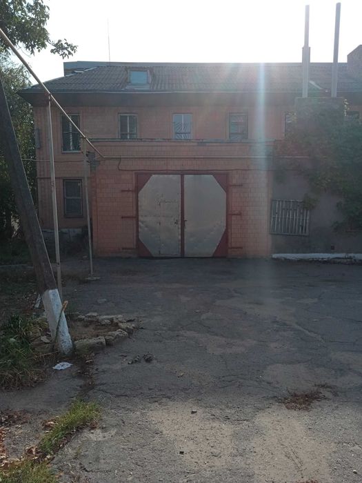 ПРОДАЄТЬСЯ будівля у Новій Одесі у самому ЦЕНТРІ міста.