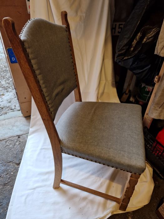 Krzesło stylowe, stare że zdobieniami