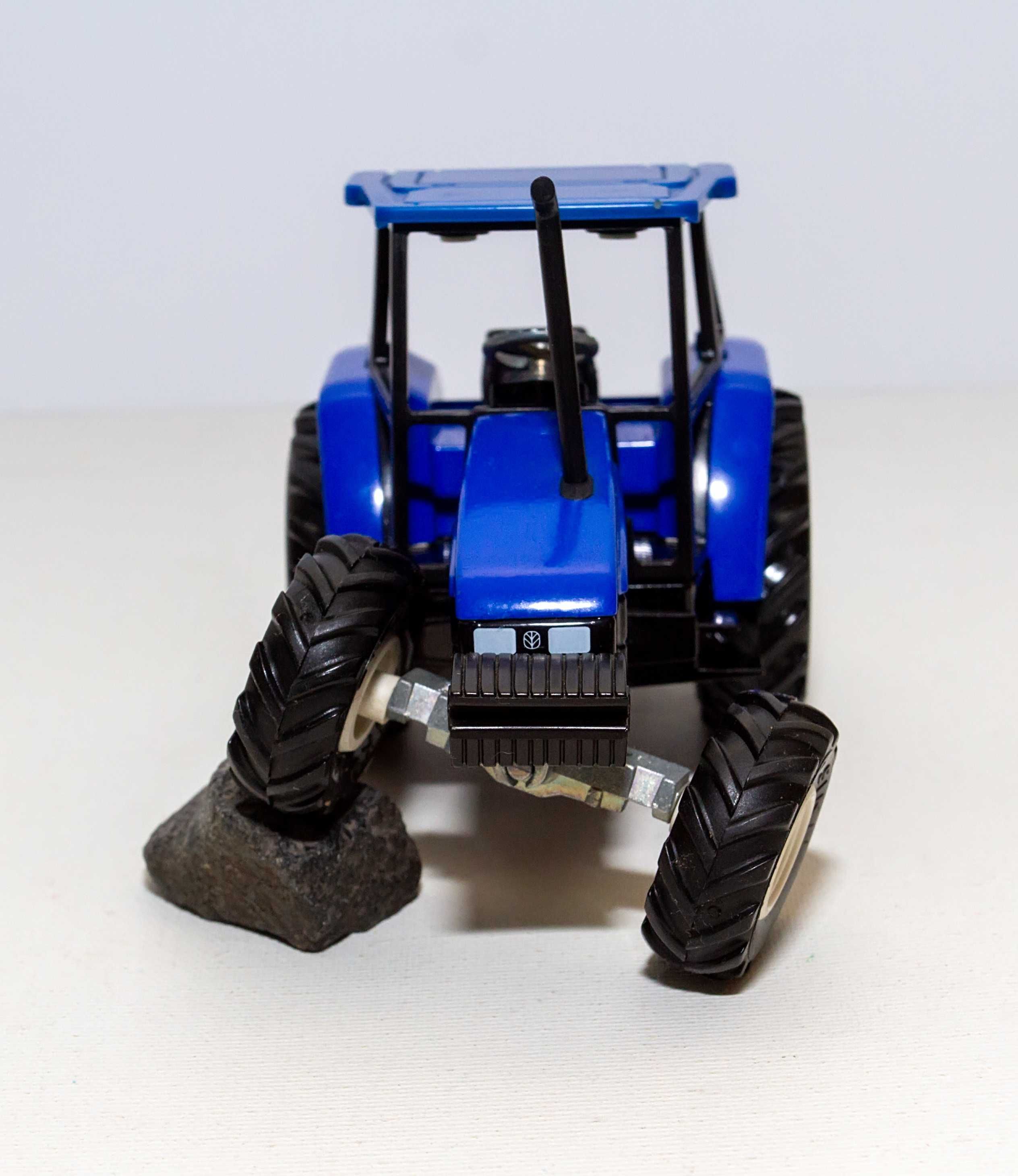 SIKU Модель трактора 1:32 DEUTZ-FAHR New Holland