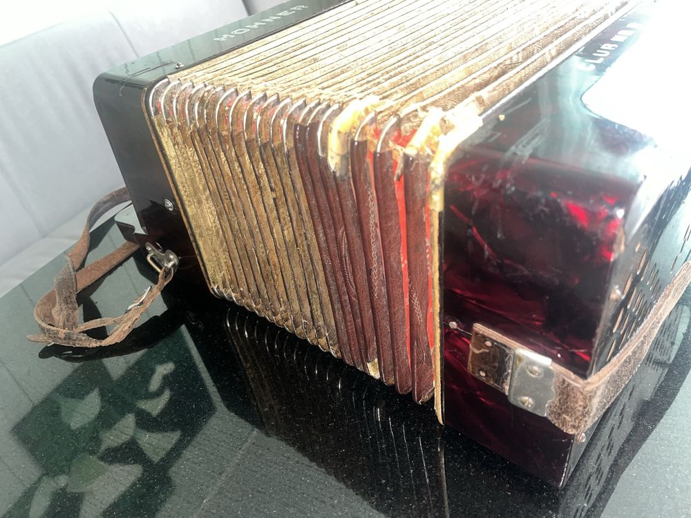 Harmonia akordeon Hohner club III B