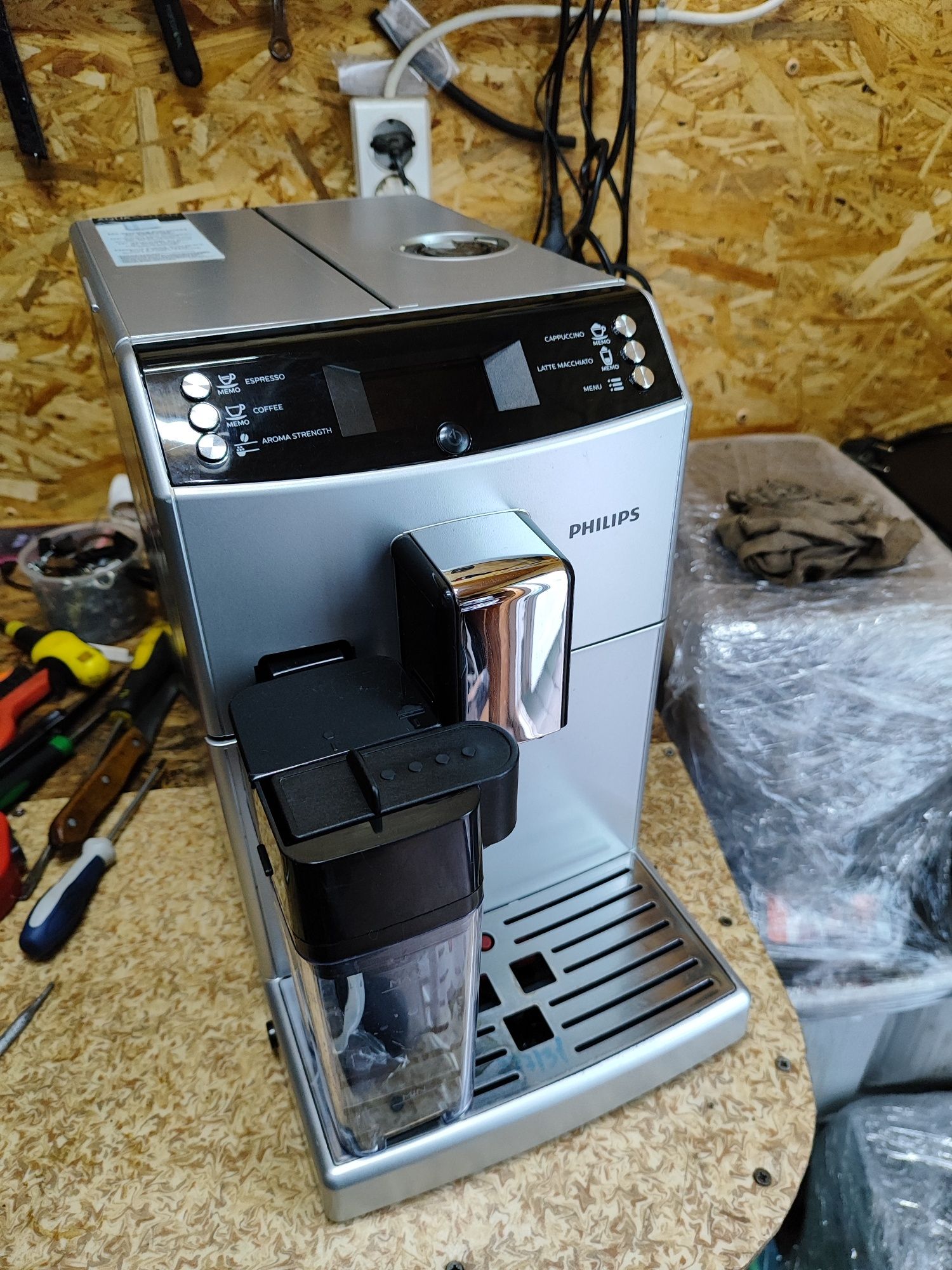 Кофемашина, кавомашина Saeco, Delonghi, Nivona Капучино