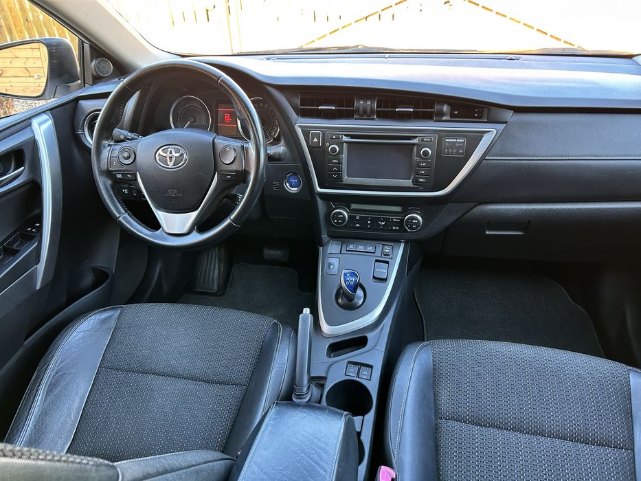 Toyota Auris 1.8 Hybryd bogata opcja