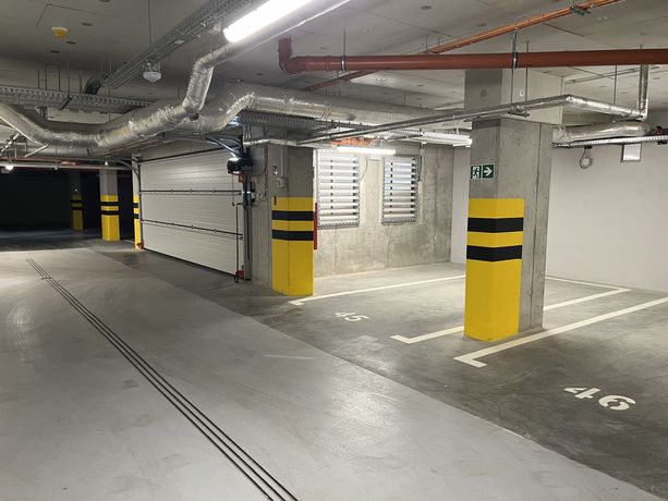 Miejsce parkingowe w garażu podziemnym, Różanka, Śródmieście