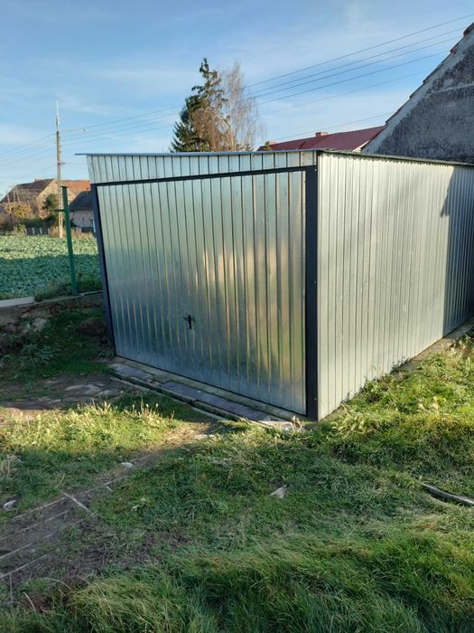 Blaszak, Garaż blaszany 3x5 z bramą uchylną