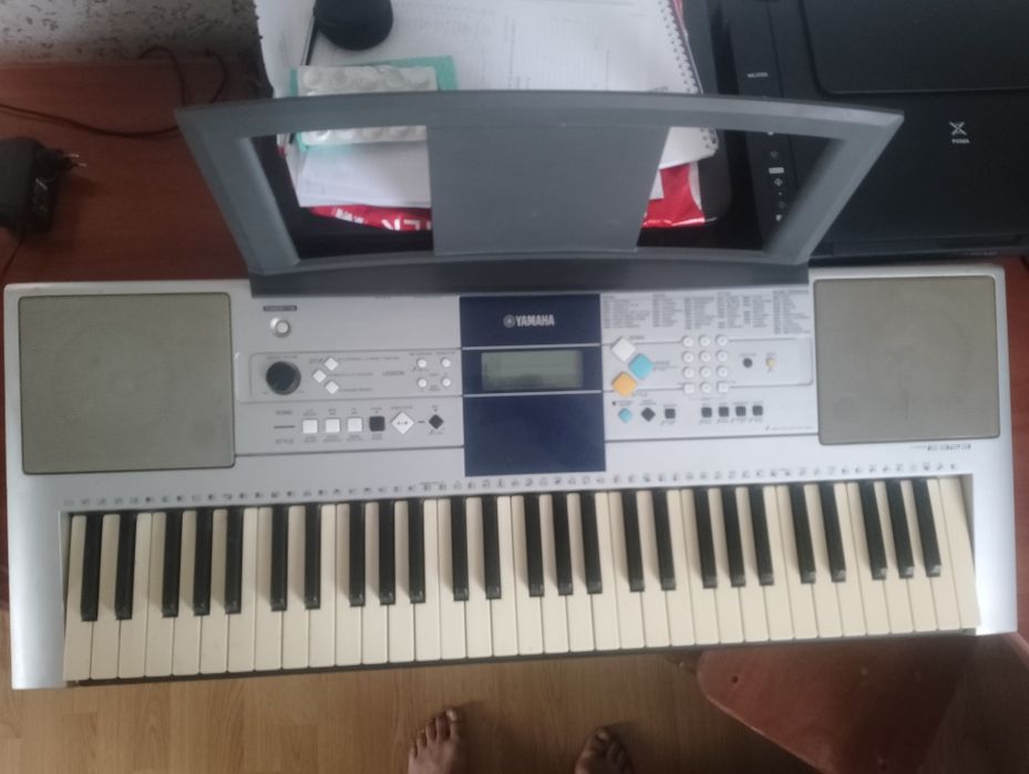 Продам Yamaha PSR E323