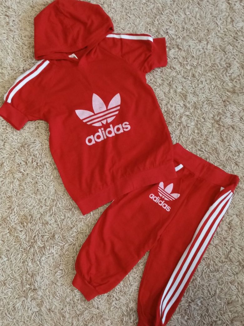 Новый Костюм Adidas для девочки 4-5 лет. Костюмчик.