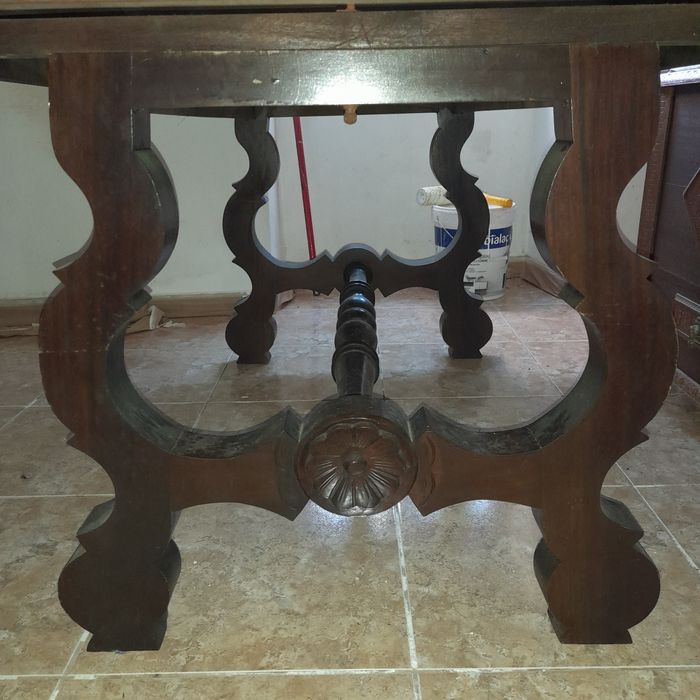 Mesa de madeira maciça